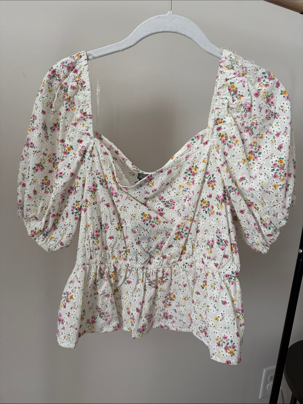 wild fable White Floral Puff-Sleeve Peplum Top
